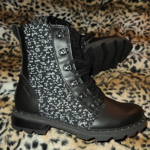 Sorel Boots - Picture 16 of 16